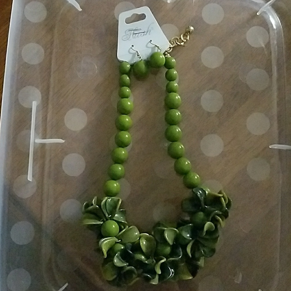 Cute floral necklace set